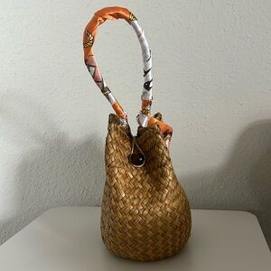 Women’s handwoven bucket tote bag with scarf